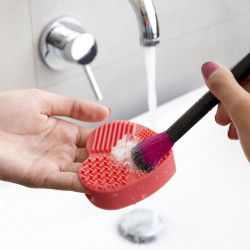 Make-up Brush Cleaner Heart...
